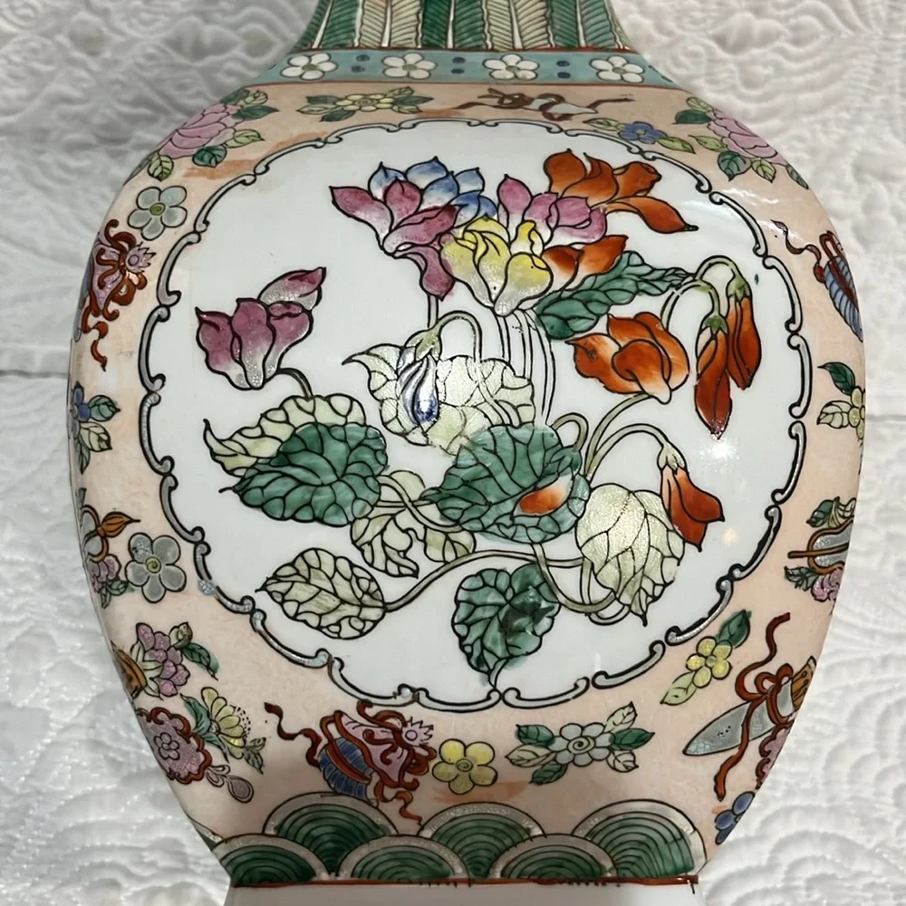 Beautiful‎ large elephant handled Oriental vase